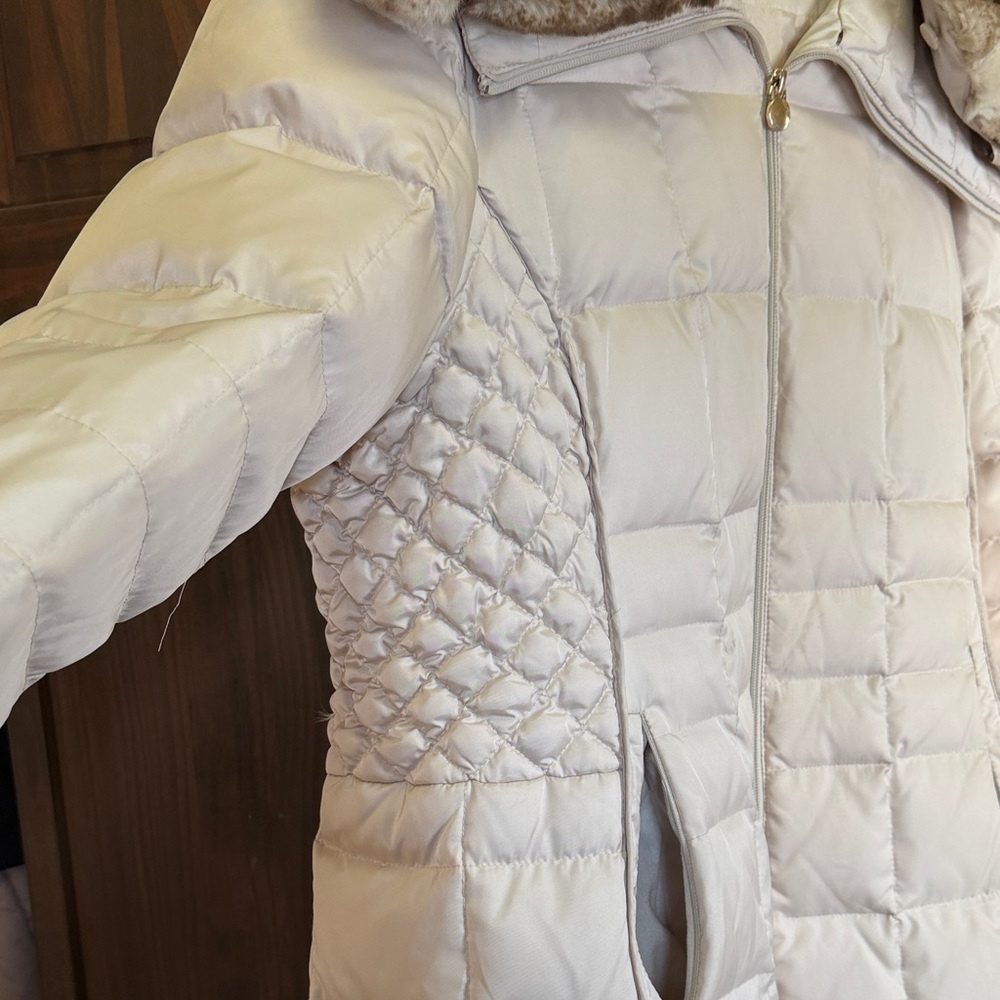 Laundry By Shelli Segal Off-White Puffer Coat with Faux Fur Collar - Picture 6 of 6